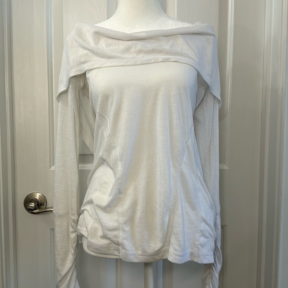 Zella cowl neck hooded lightweight long sleeve - Picture 2 of 10